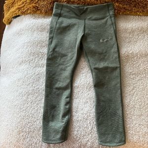 Nike Cropped Leggings